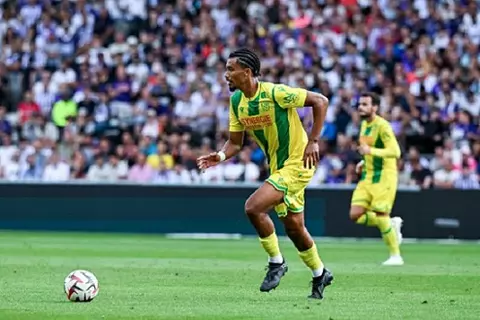 ليكيب: مدافع نانت الشاب يجري الفحص الطبي مع نيوم السعودي